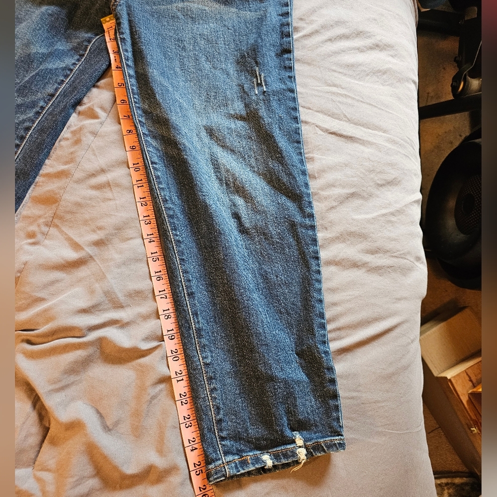 Distressed Blue Jeans - Picture 6 of 8